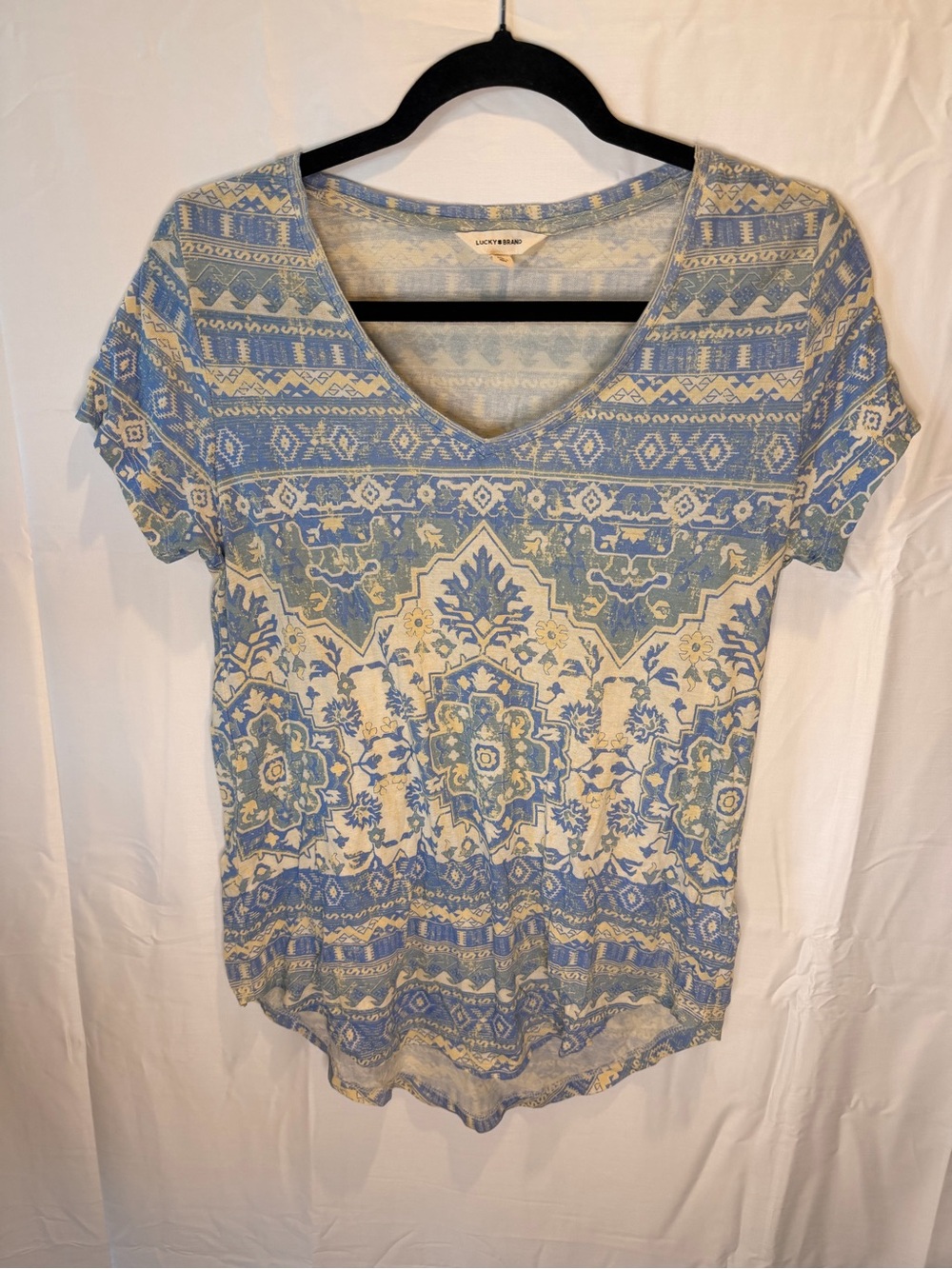 Lucky Brand Blue & Cream V-Neck Patterned Short Sleeve Top
